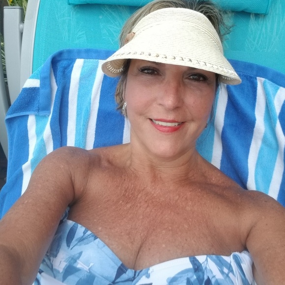 Meet your Posher, Connie - Picture 4 of 4